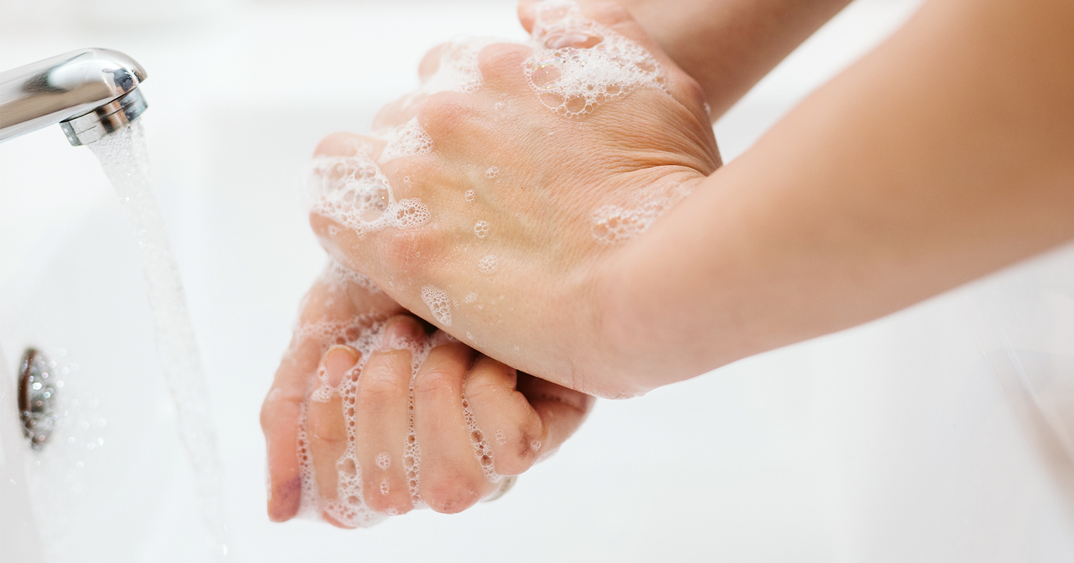 适合敏感肌的9步洗手法 打湿双手